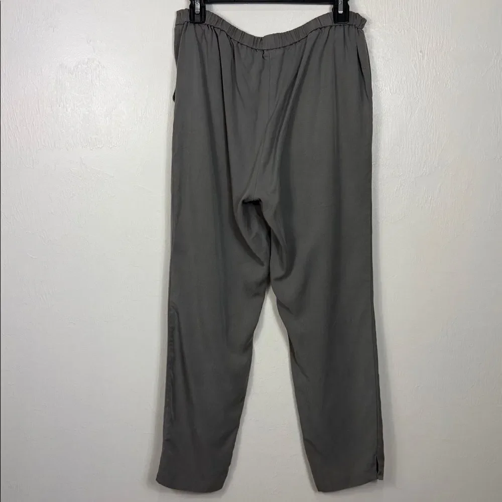 Eileen Fisher comfortable minimalist